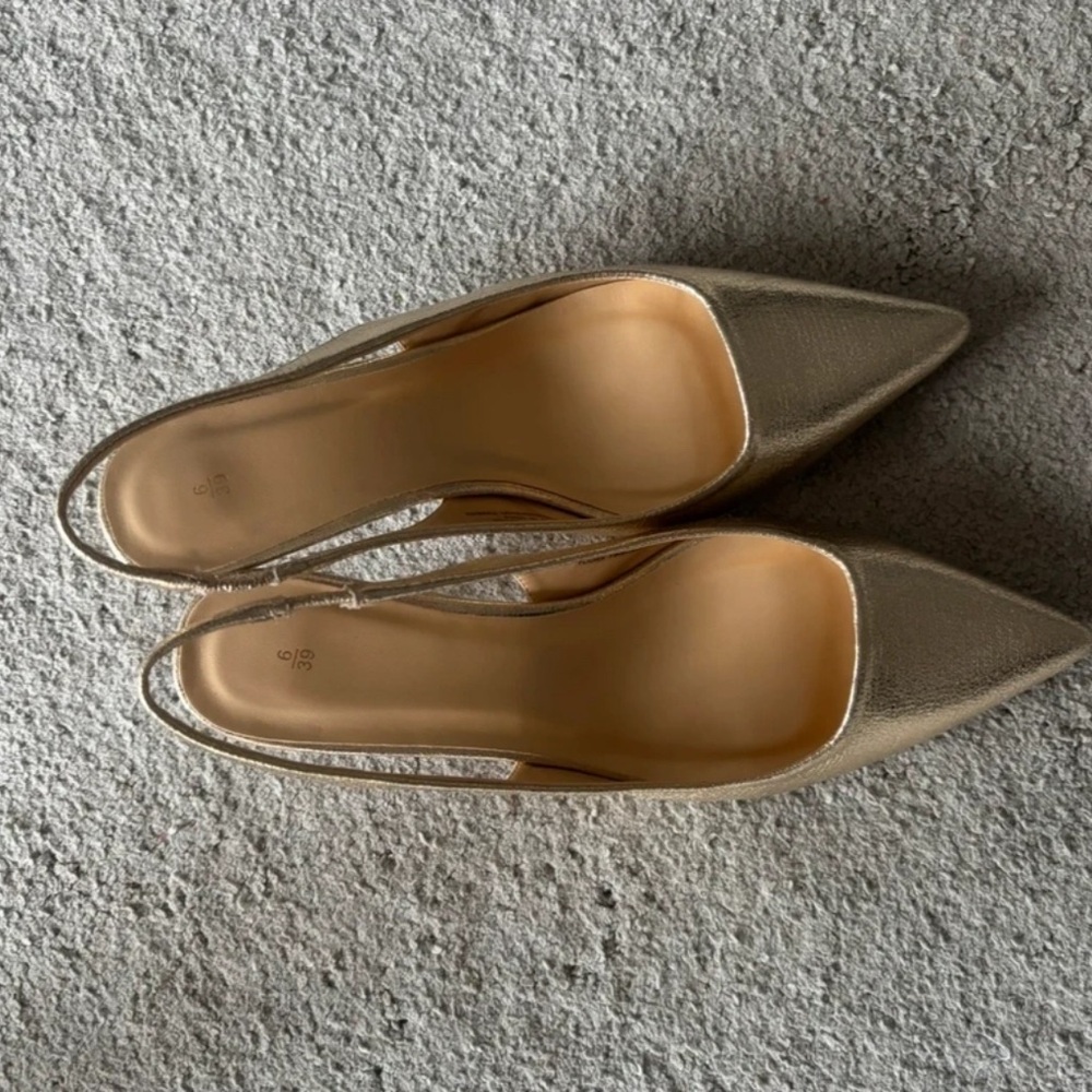 Stylish Gold Women's Slingback Shoes